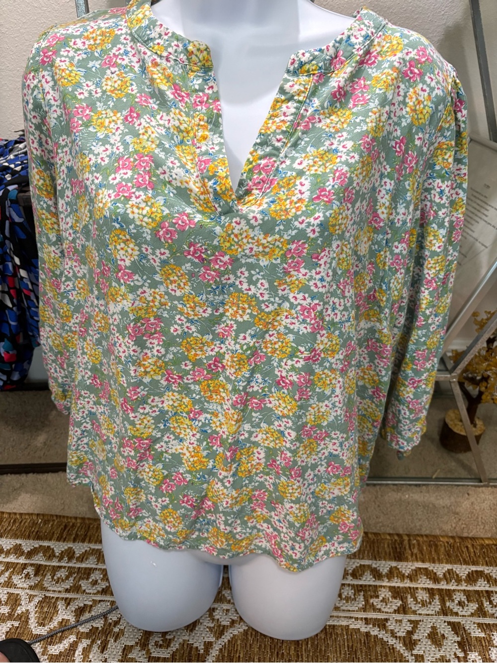 Cythnthia Rowely womens plus 1x v-neck floral blouse 3/4 sleeve green white